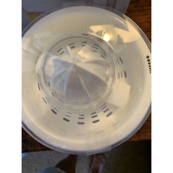 Dash Dual Citrus Juicer 20 Fl. Oz. Capacity 25 Watts Clear/White Plastic Electri - Picture 3 of 4